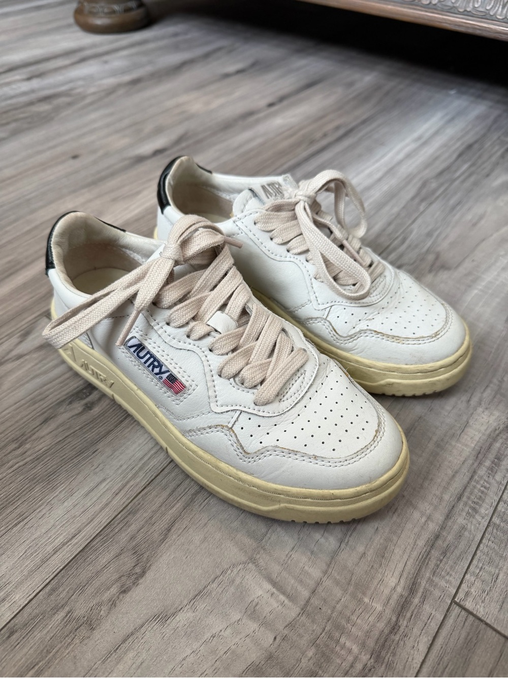 Autry Womens white leather sneakers